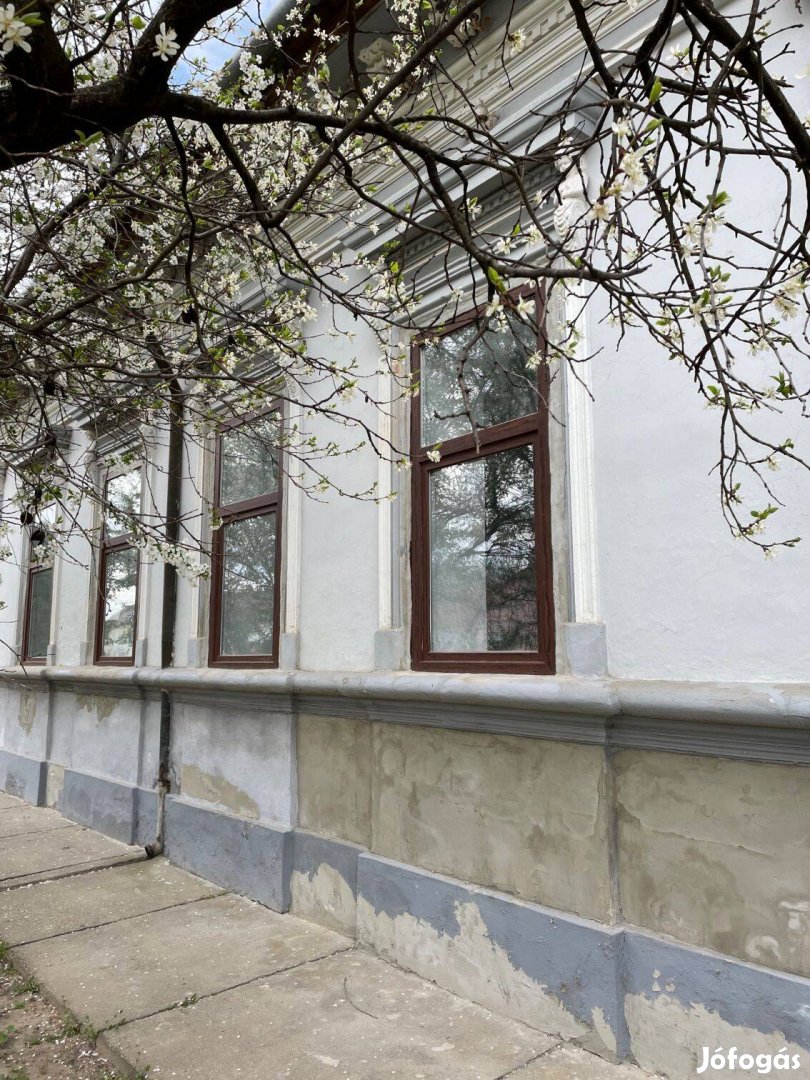 Szegedtől 60 km re Mélykúton felújított ház eladó