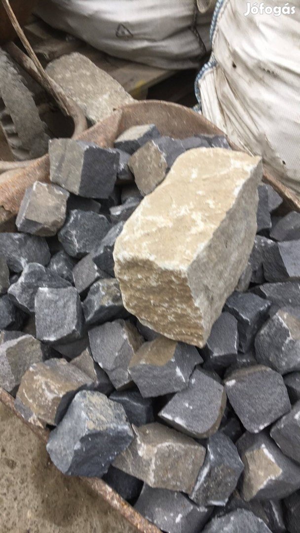 Szegélykő kiemelt / süllyesztett szegélyként egyaránt alkalmazható