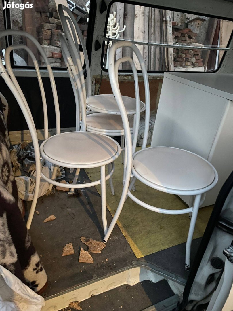Székek rendelőből
