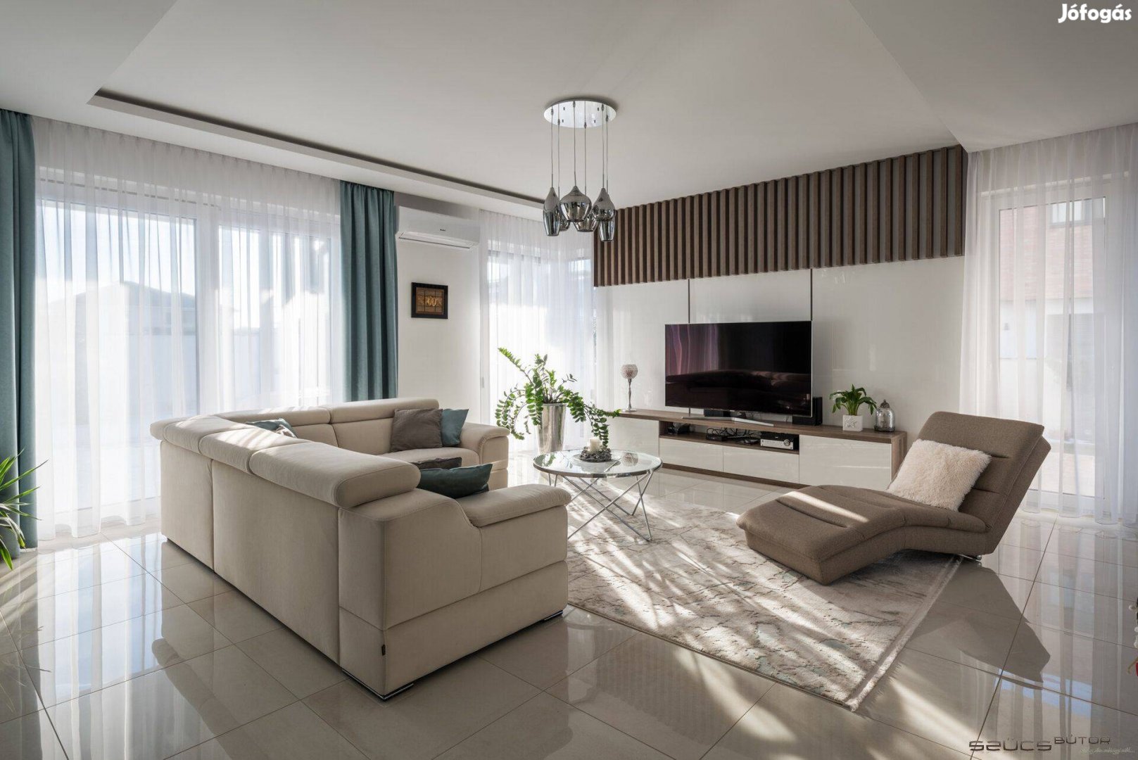 Székesfehérvár-Kisfaludon eladó 4 szoba+ nappalis újépítésű családi há