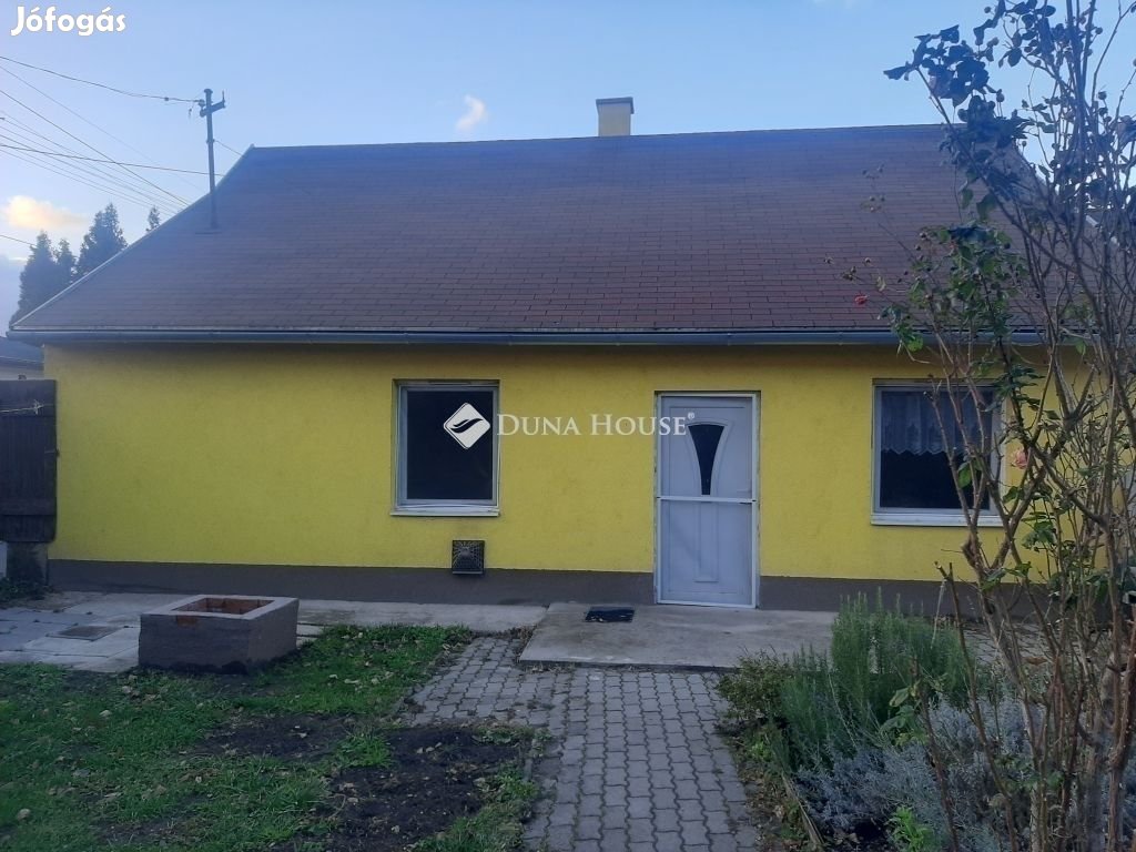 Székesfehérvári 55 nm-es ház eladó