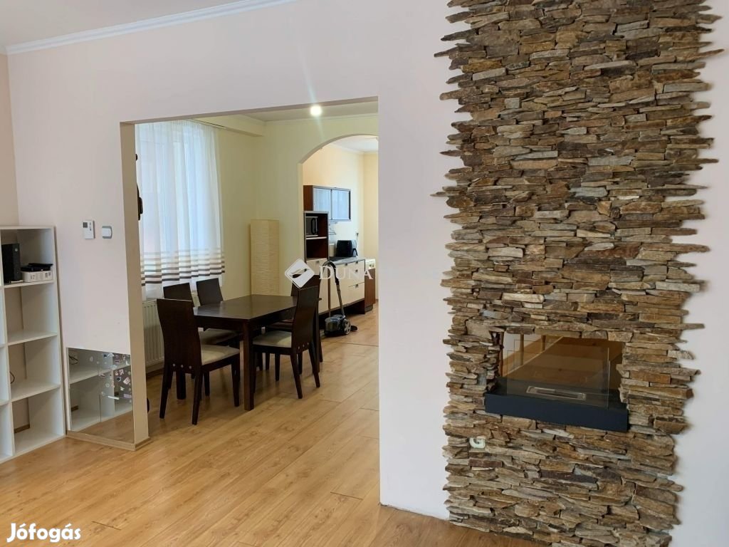 Székesfehérvári eladó 100 nm-es lakás