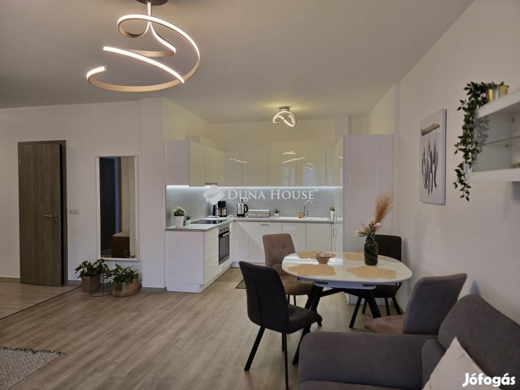 Székesfehérvári eladó 74 nm-es lakás