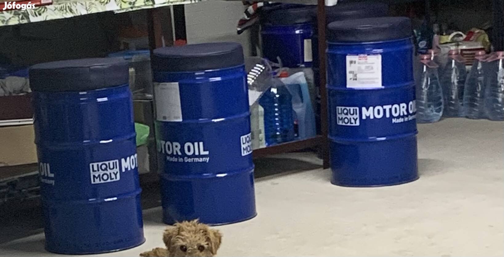 Székké alakított olajos hordó.