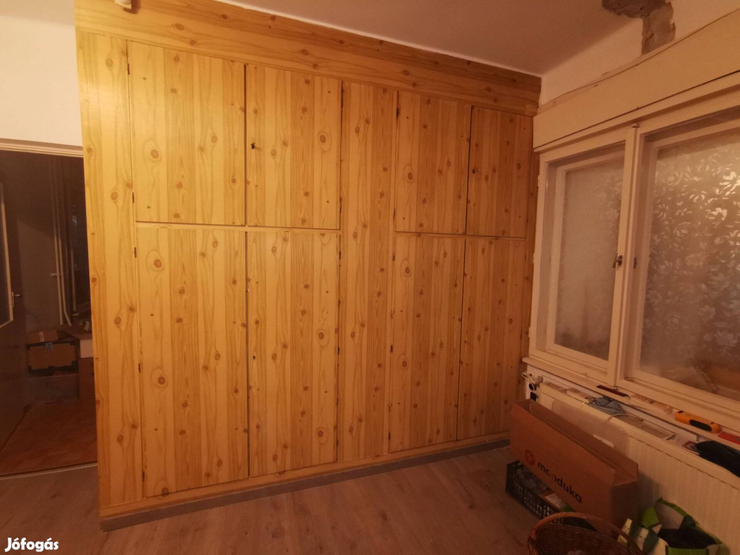 Szekrény ajtó beépített szekrényhez használható!