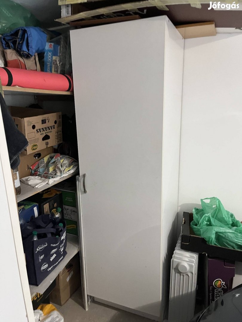 Szekrény eladó.