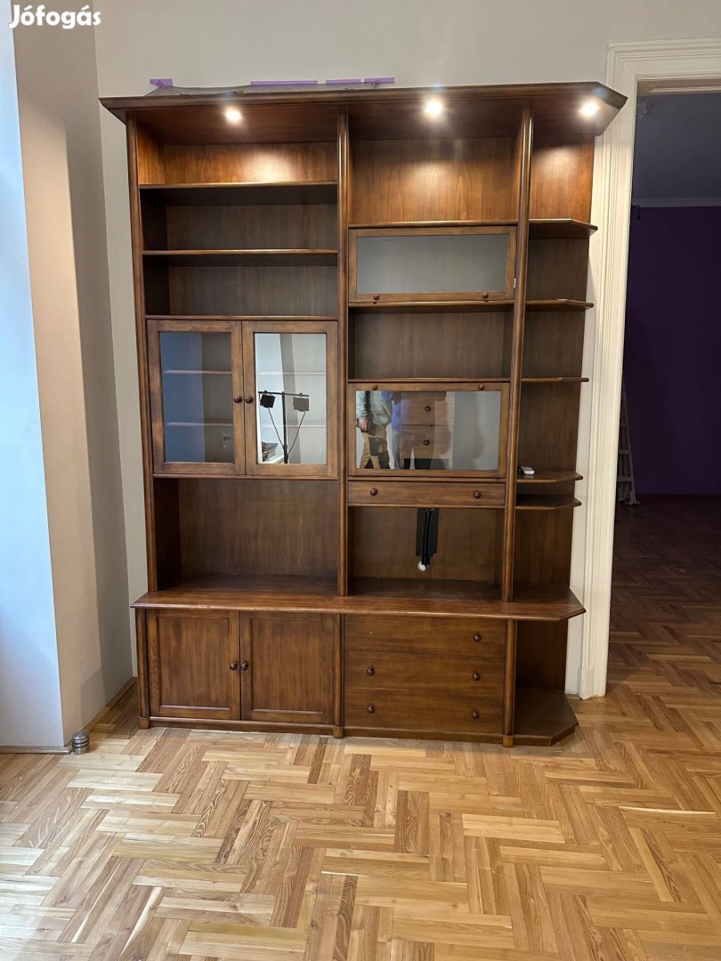 Szekrény led világítással