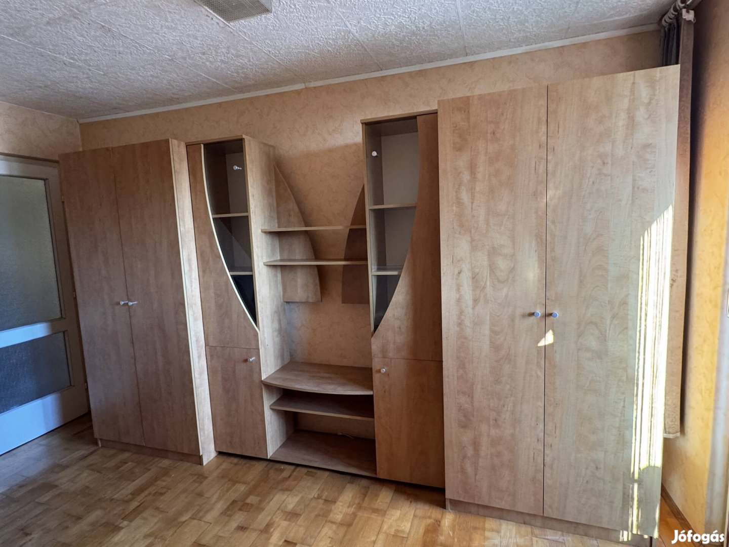 Szekrénysor, bútor