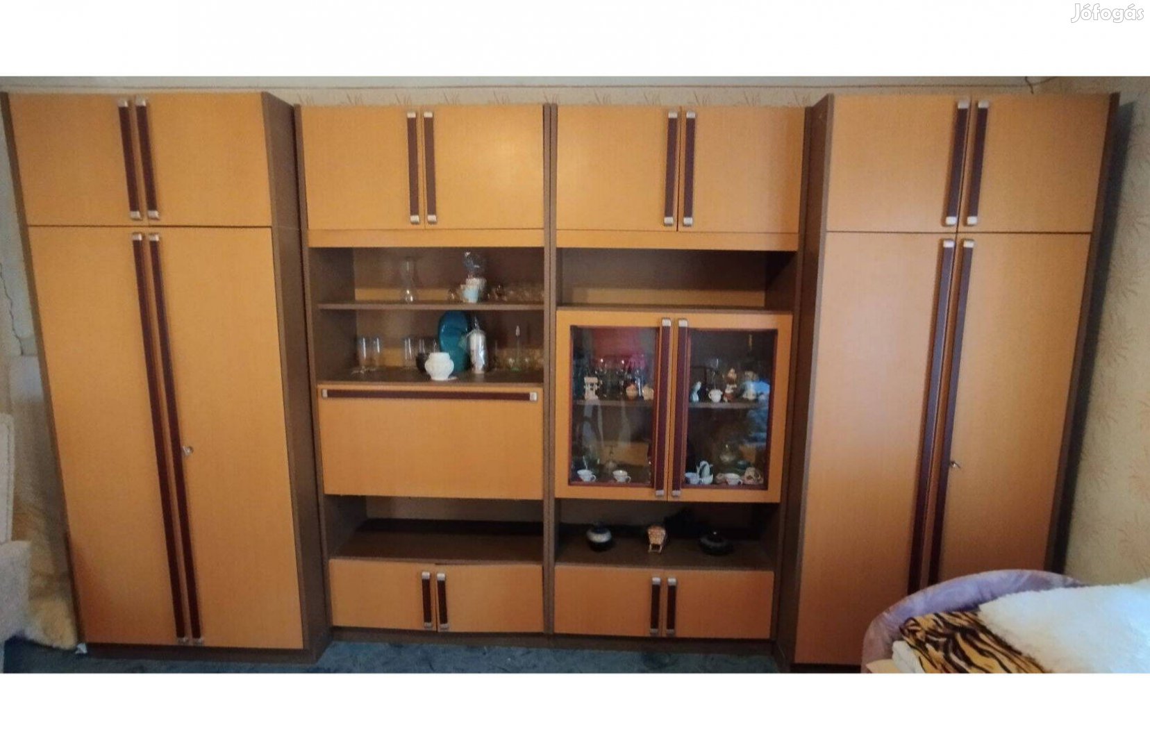 Szekrénysor, megkímélt