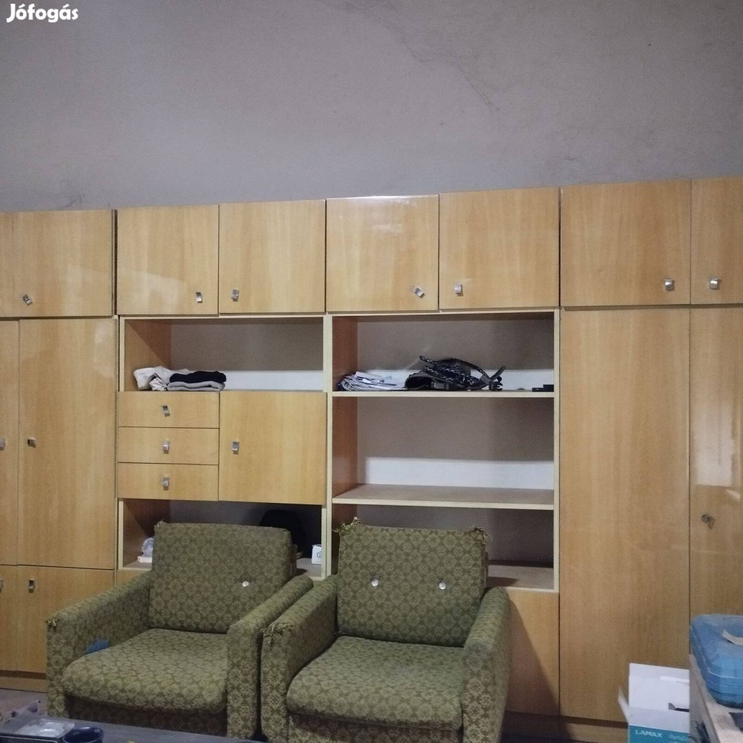 Szekrénysor eladó. 20.000ft. Nyíregyházán megtekinthető