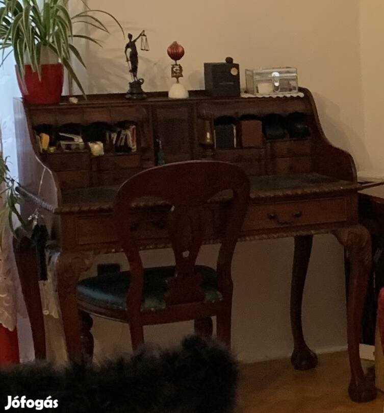 Szekreteres íróasztal