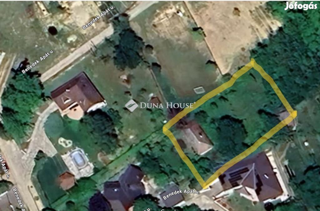 Szekszárdi 1561 nm-es telek eladó