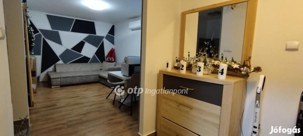 Szekszárdi 45 nm-es lakás eladó