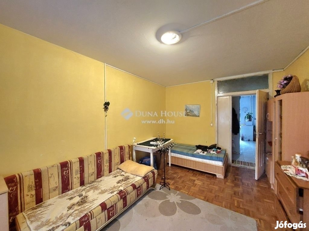 Szekszárdi 56 nm-es lakás eladó