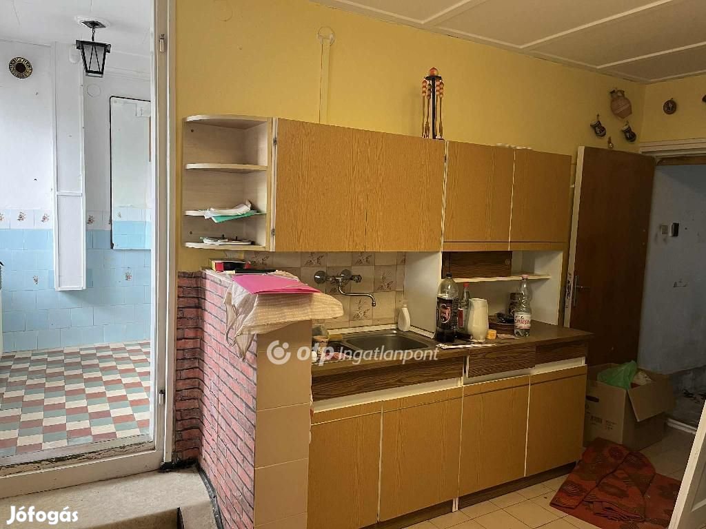 Szekszárdi 93 nm-es ház eladó