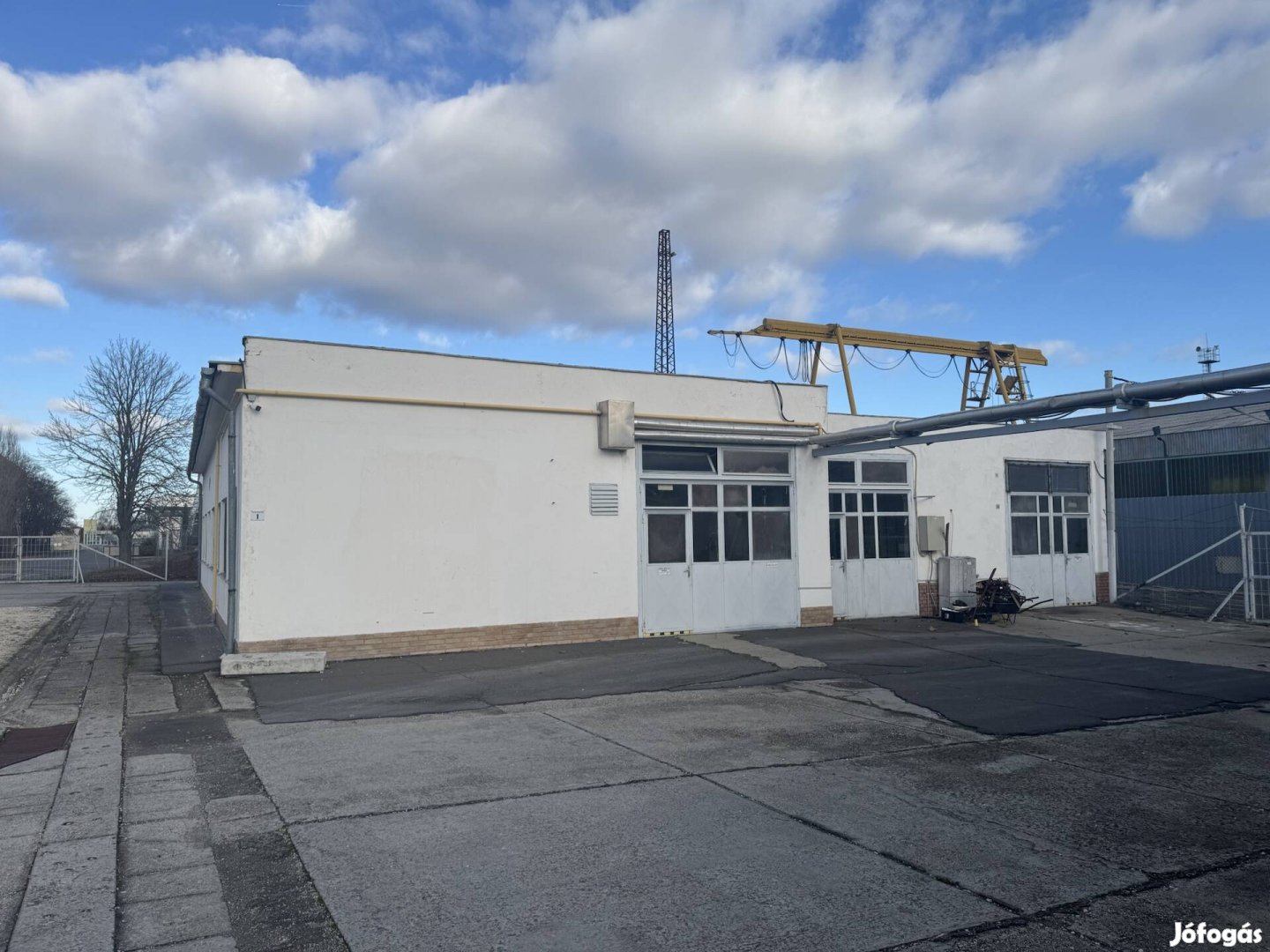 Szekszárdon kiadó ,műhelyek,raktárak ,garázsok