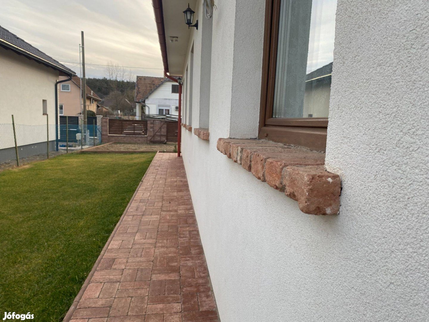 Szeletelt, vágott tégla fektetett párkány Elem Orsz. Akciós száll