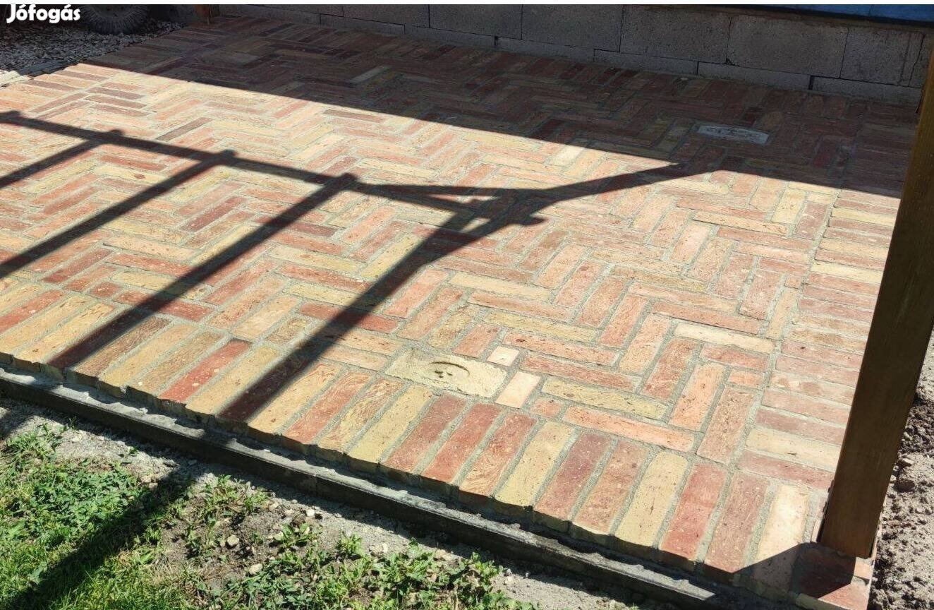 Szeletelt tégla padlóburkoló