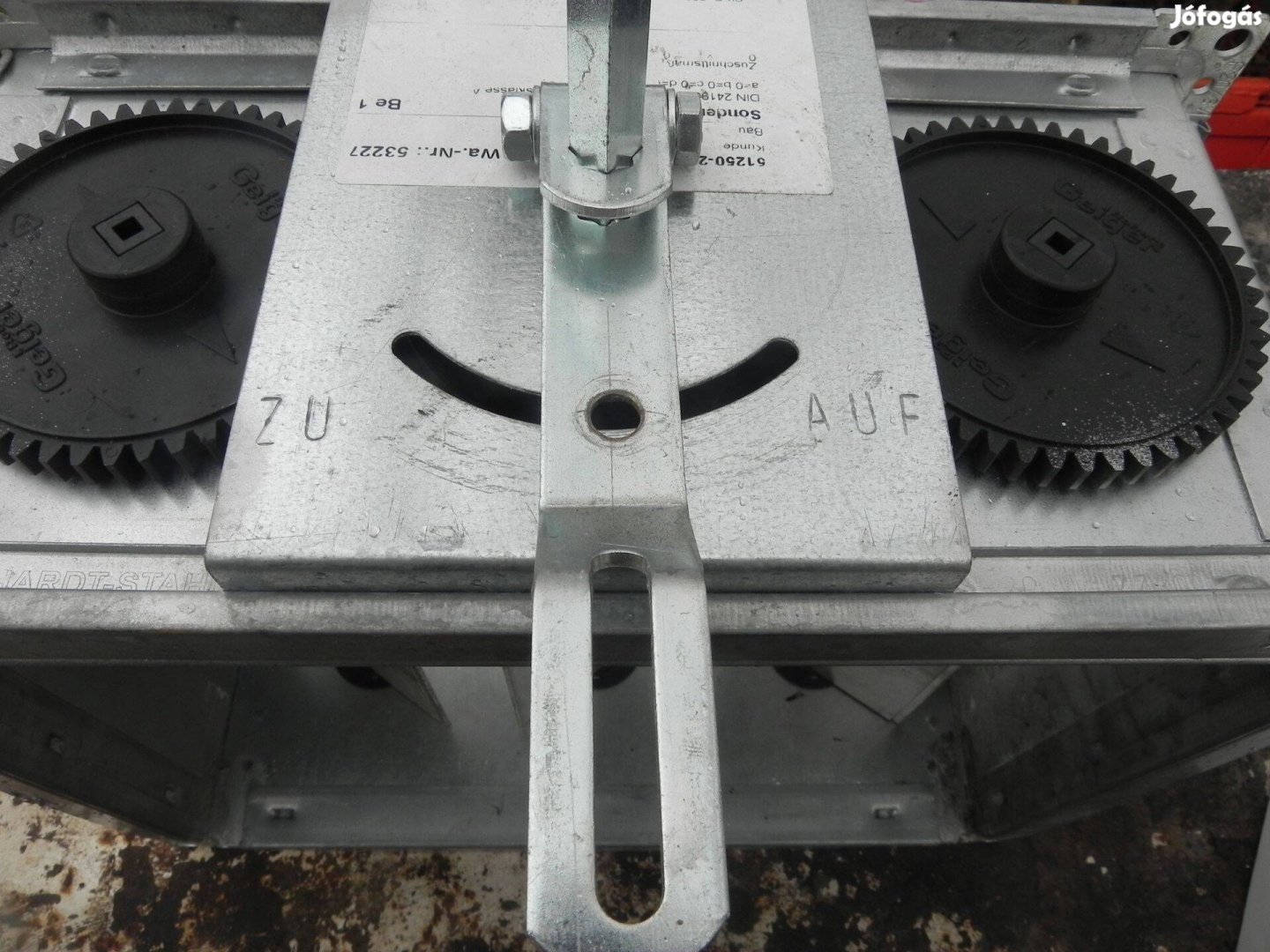 Szellőzőrács 30x36 zárható motorizálható mechanikával ipari