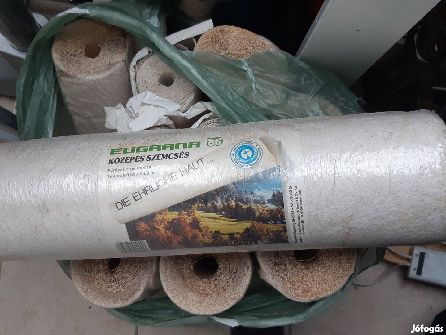 Szemcsés fűrészporos tapéta több fajta 10m-es