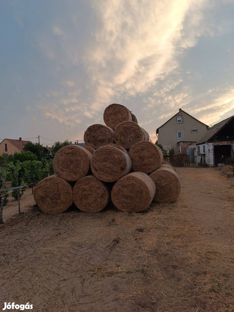 Széna bála eladó idei ázás mentes!