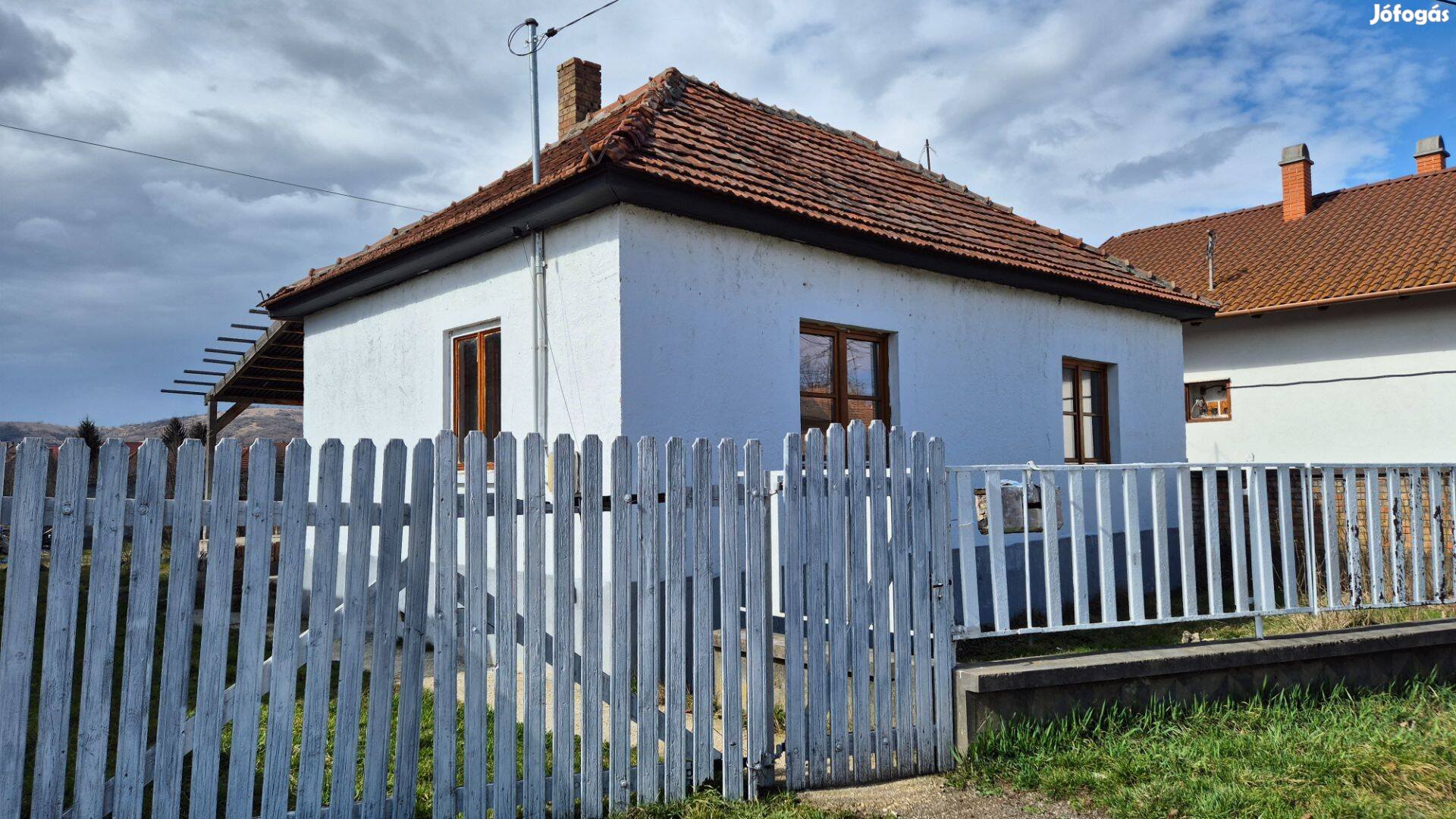 Szendrő kedvelt, családi házas övezetében 57 m, felújított ház