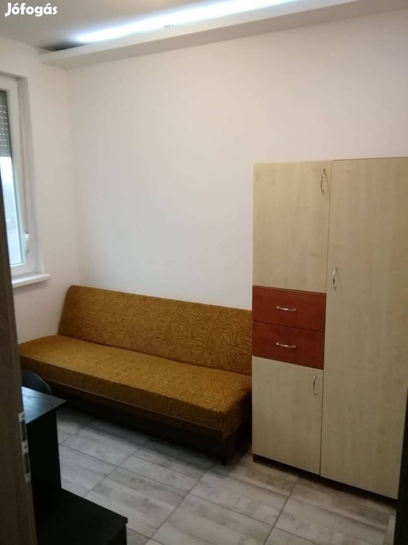 Szent Imre térhez közel külön nyíló zárható szóba kiadó