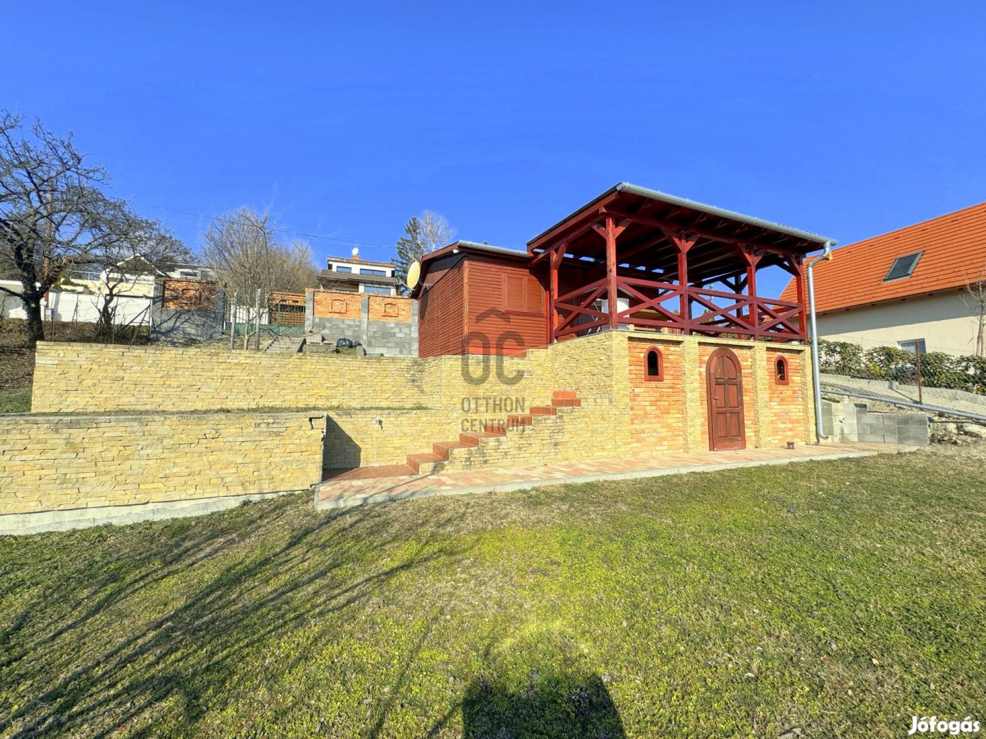 Szentendrei eladó könnyűszerkezetes családi ház