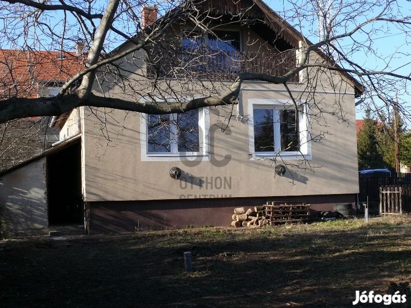 Szentendrei eladó tégla családi ház