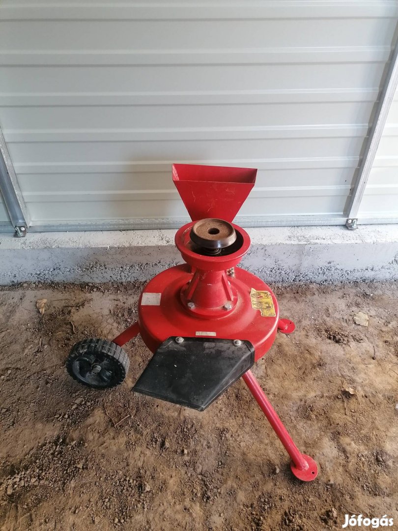 Szentkirályi ágdaráló adapter