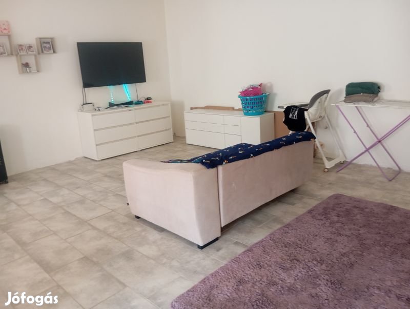 Szentlőrinctől 8 km Szentdénesen eladó egy családi ház