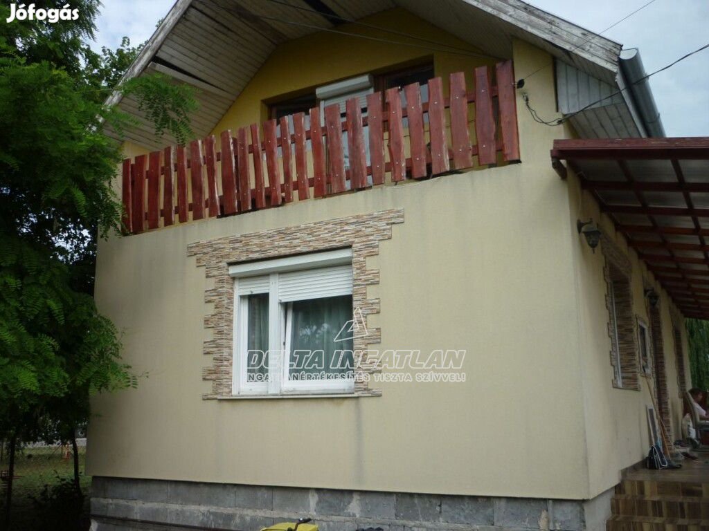Szentmártonkátán 109 m2-es, 4 szobás tetőtér beépítéses családi ház