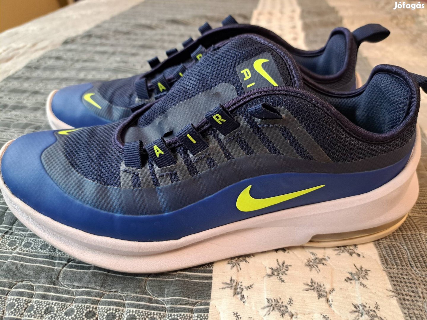 Szép Nike fiú sportcipo 38