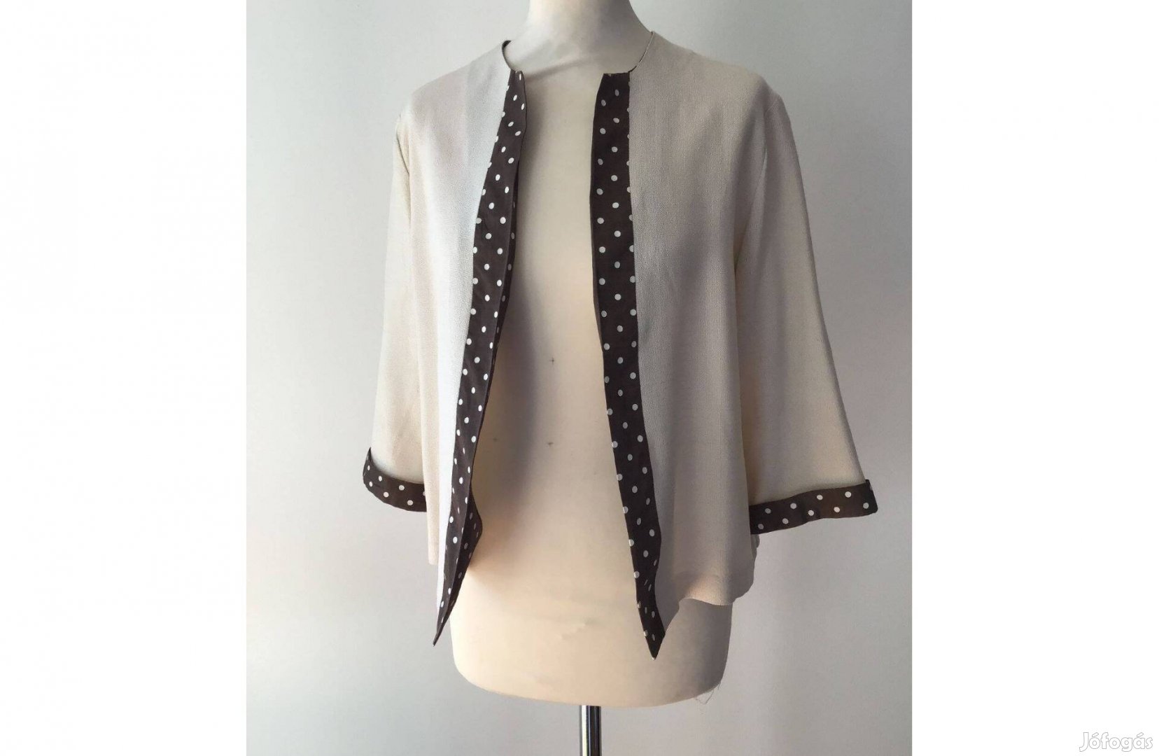 Szép, pöttyös bolero, könnyű nyári felső 38-as