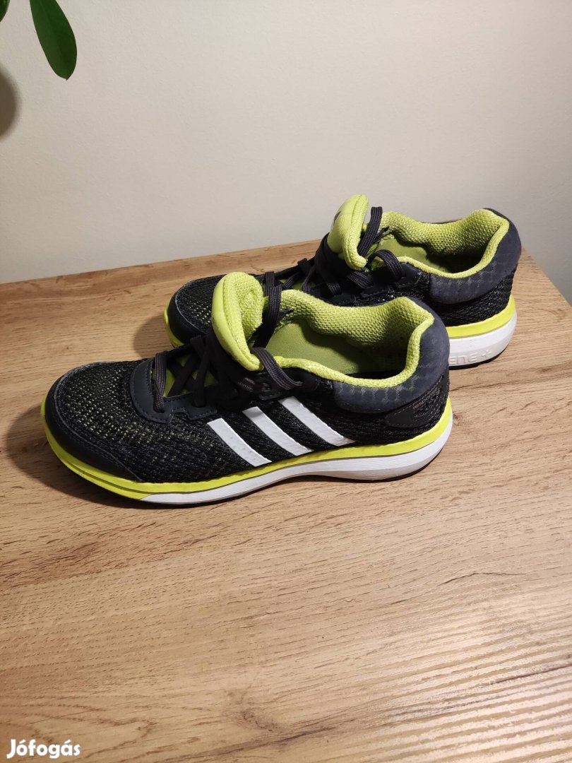 Szép állapotú Adidas cipő eladó 