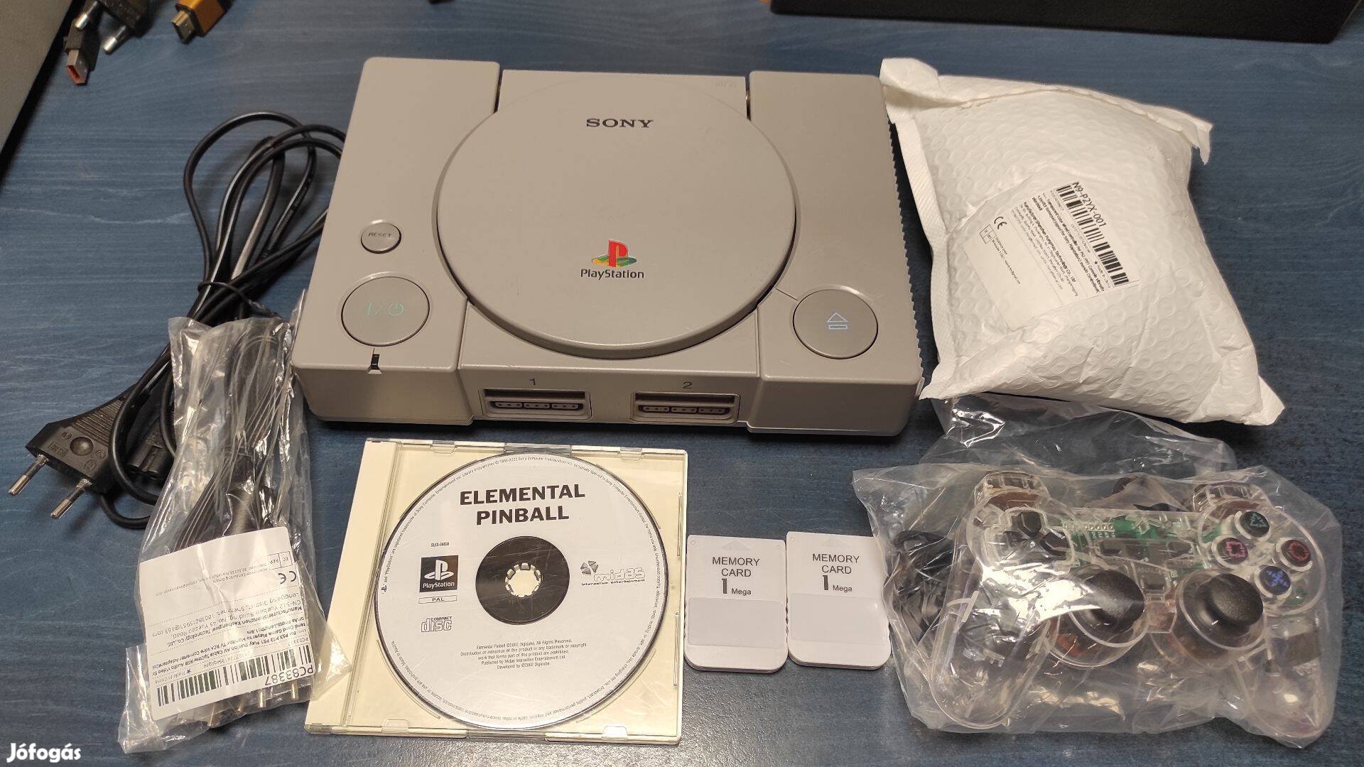 Szép állapotú Chipelt Sony Playstation 1 új tartozékokkal