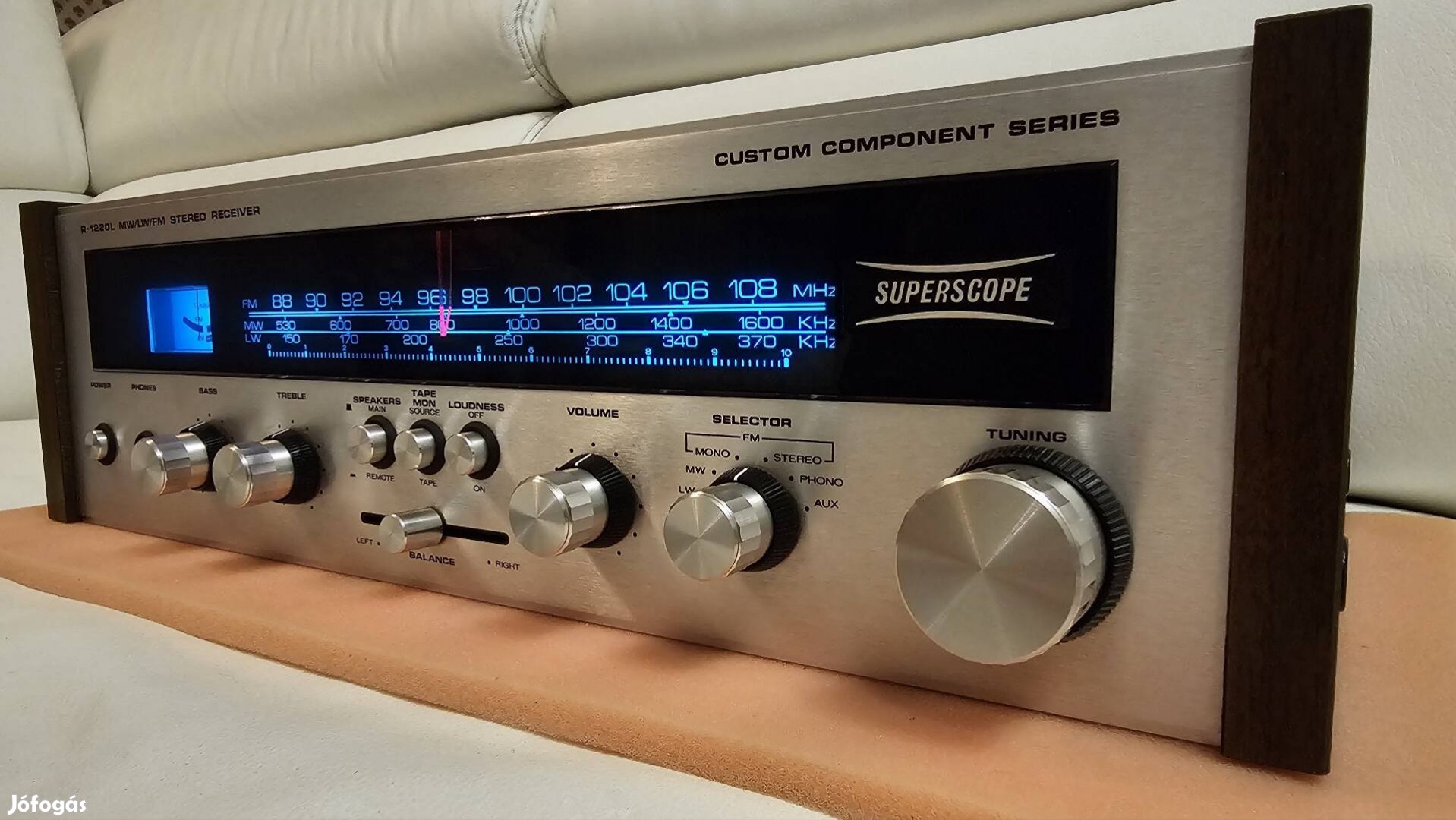 Szép állapotú Marantz R-1220L sztereó erősítő. Megkímélt állapotú. 