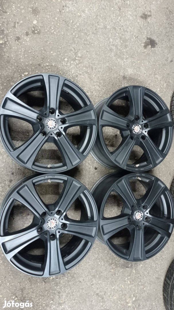 Szép állapotú Motec használt 5x120 lyukosztású 17 colos alu