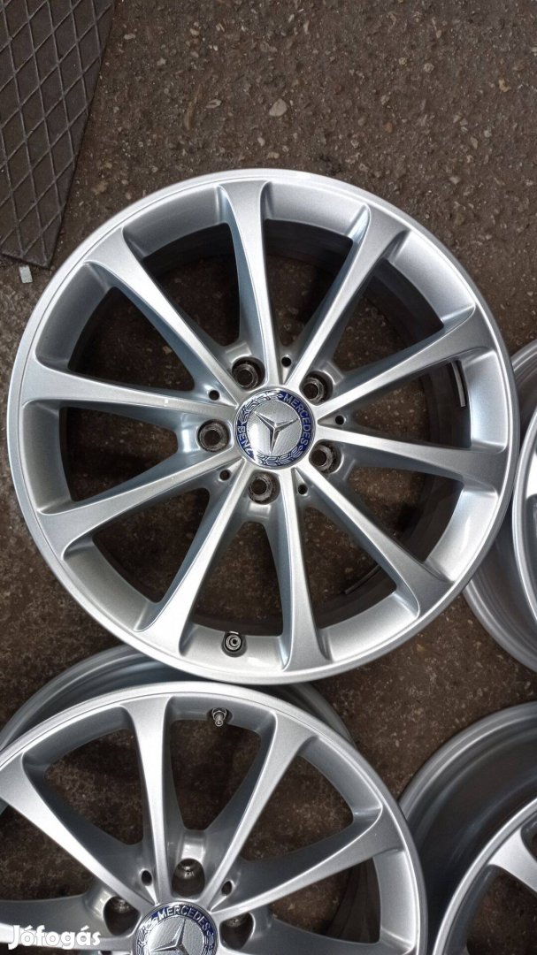 Szép állapotú használt 5x112 lyukosztású 17 colos Gyári Mercedes alu
