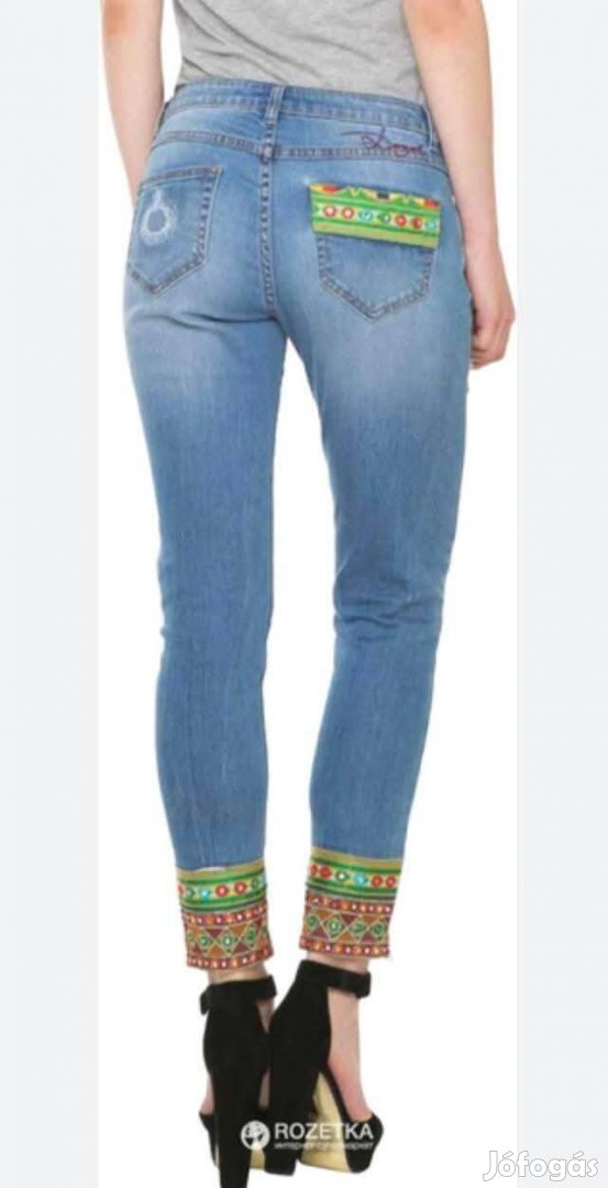 Szép állapotú pár alkalommal használt Desigual farmer nadrág