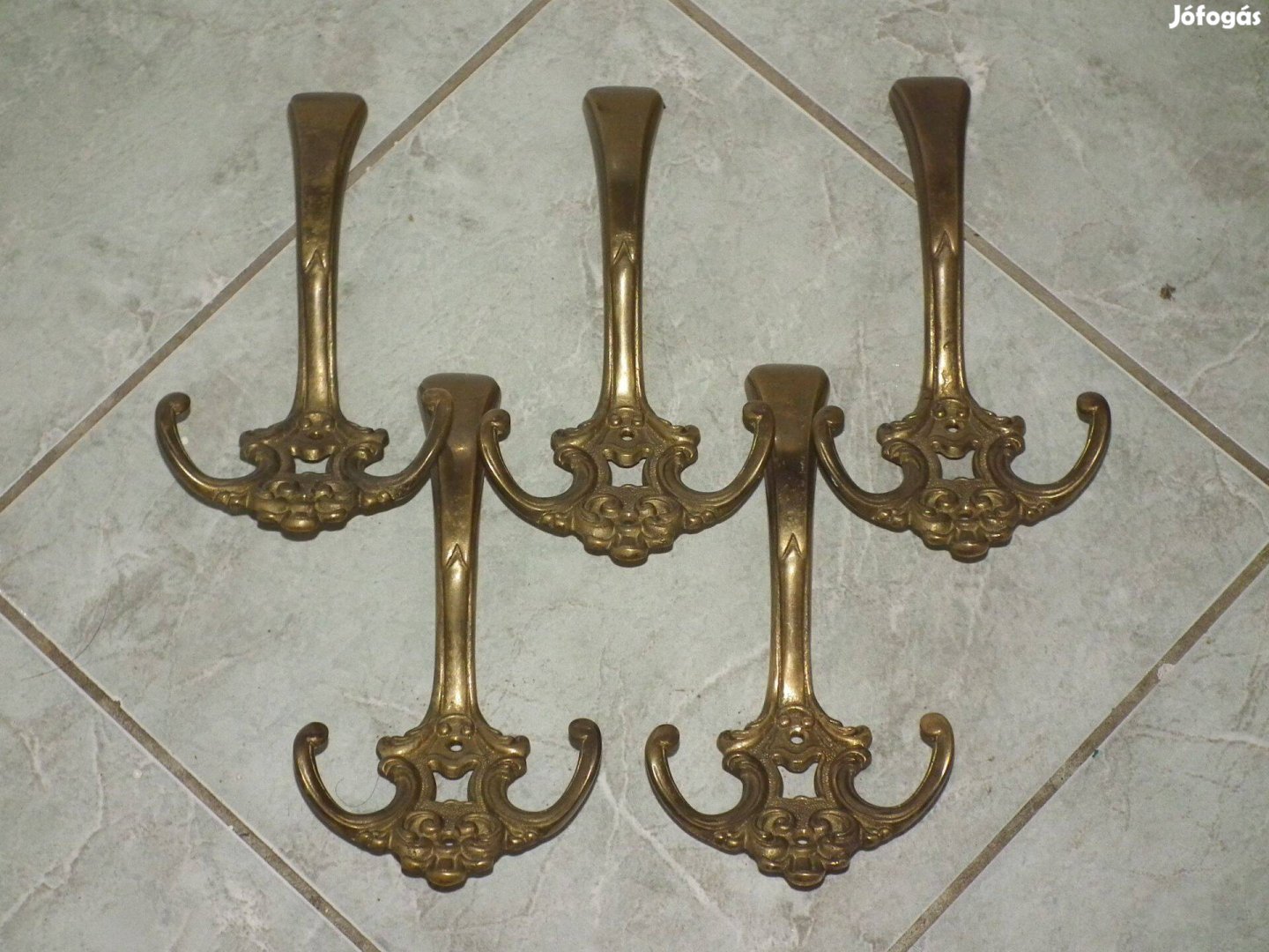 Szép barokk mintájú nagyméretű réz fogasok három ágú 5 db