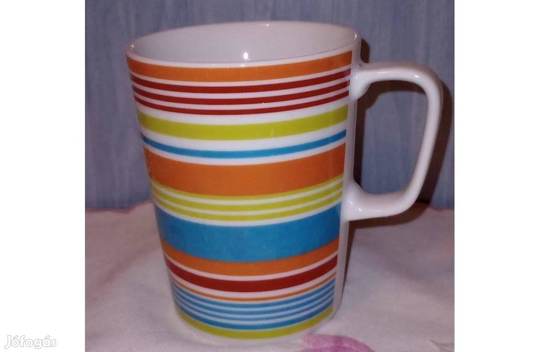 Szép élénk színekke csíkos és pöttyös bögre gyűjteményből
