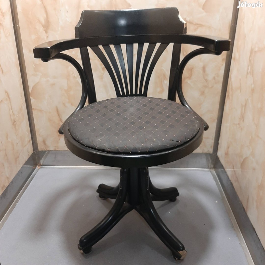 Szép formájú és szép huzatos thonet forgós szék