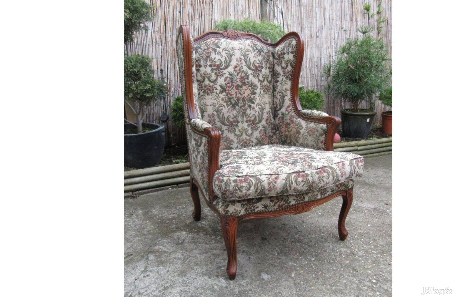 Szép formájú neobarokk fülesfotel - fotel