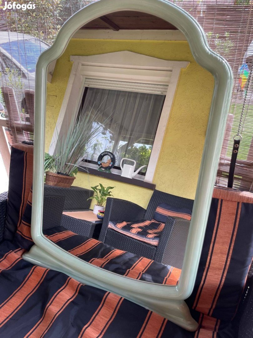 Szép halványzöld keretű falitükör hibátlanul eladó lett