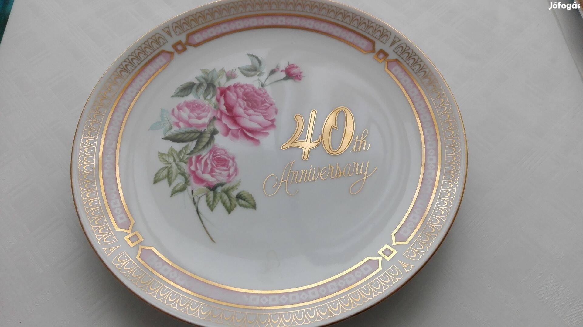 Szép jelzett 40 éves jubileumi porcelán tányér 22 cm átmérőjű