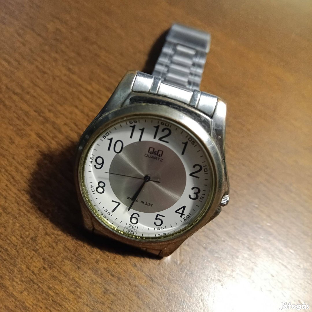 Szép nagy-méretű karóra eladó ! QQ márka ,teljesen fém !