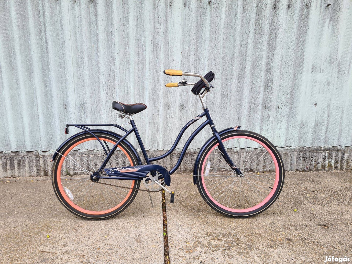Szép női Schwinn cruiser kerékpár eladó