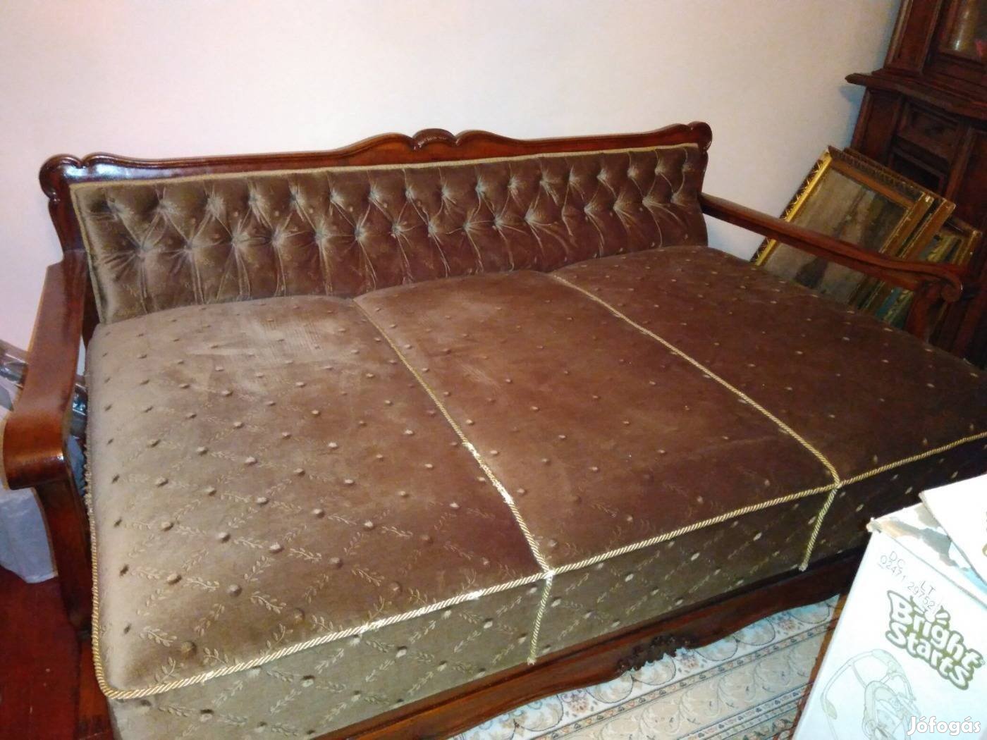 Szép régi kanapé