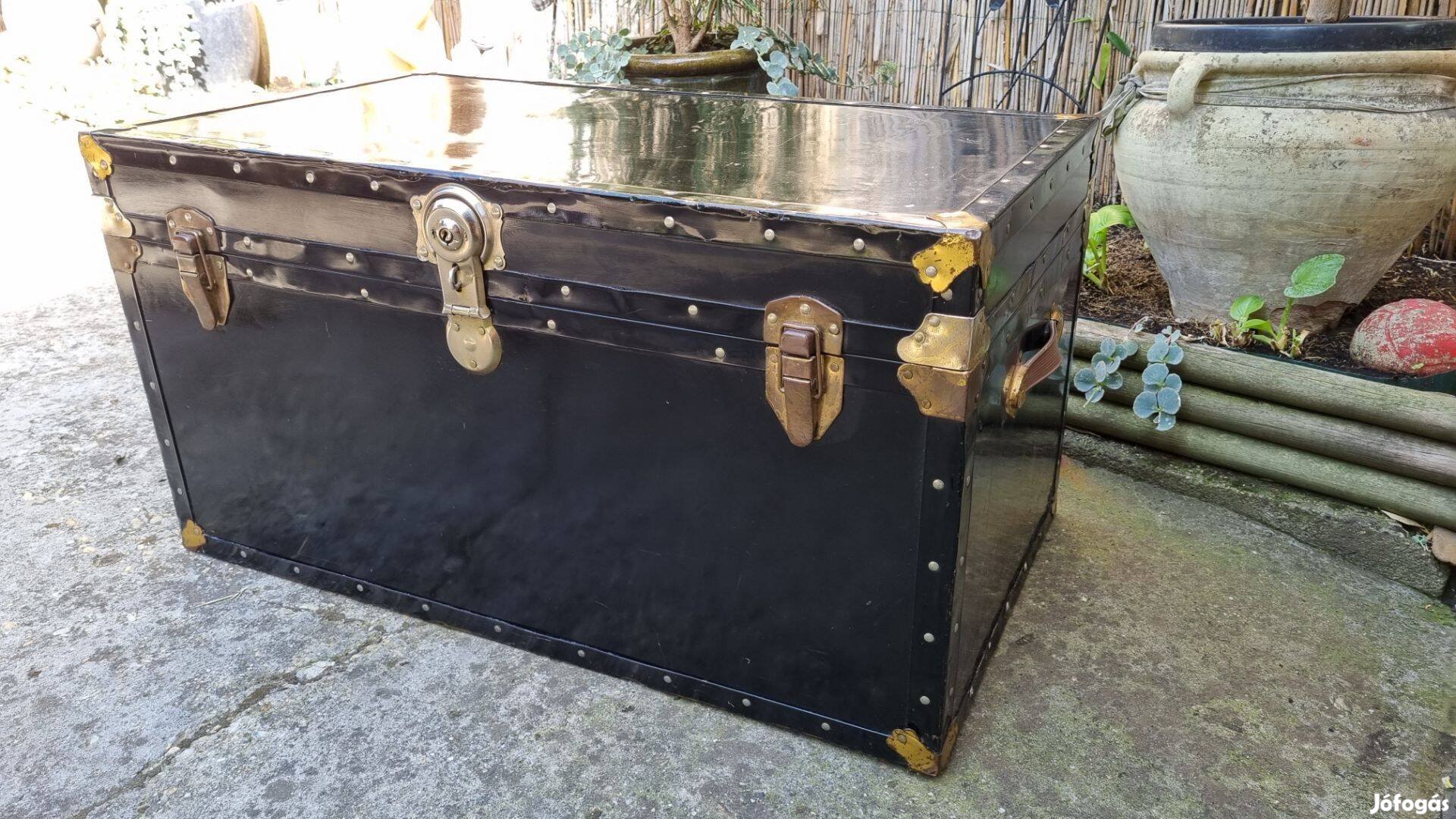 Szép régi nagy utazó bőrönd - hajó koffer - 48 cm magas